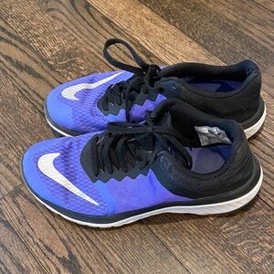 Nike Women's Blue and Black Athletic Shoes